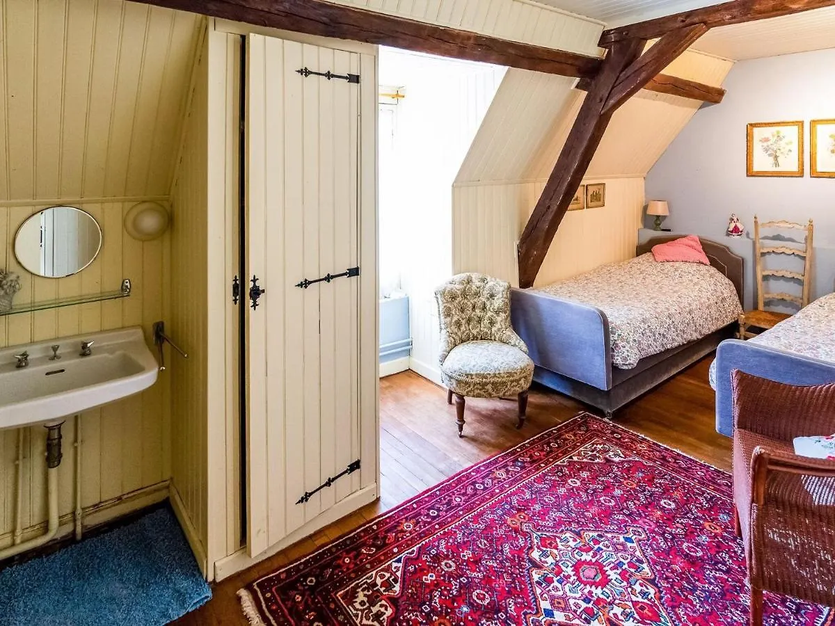 فيلا Beautiful Castle In Le Veurdre With Private Pool
