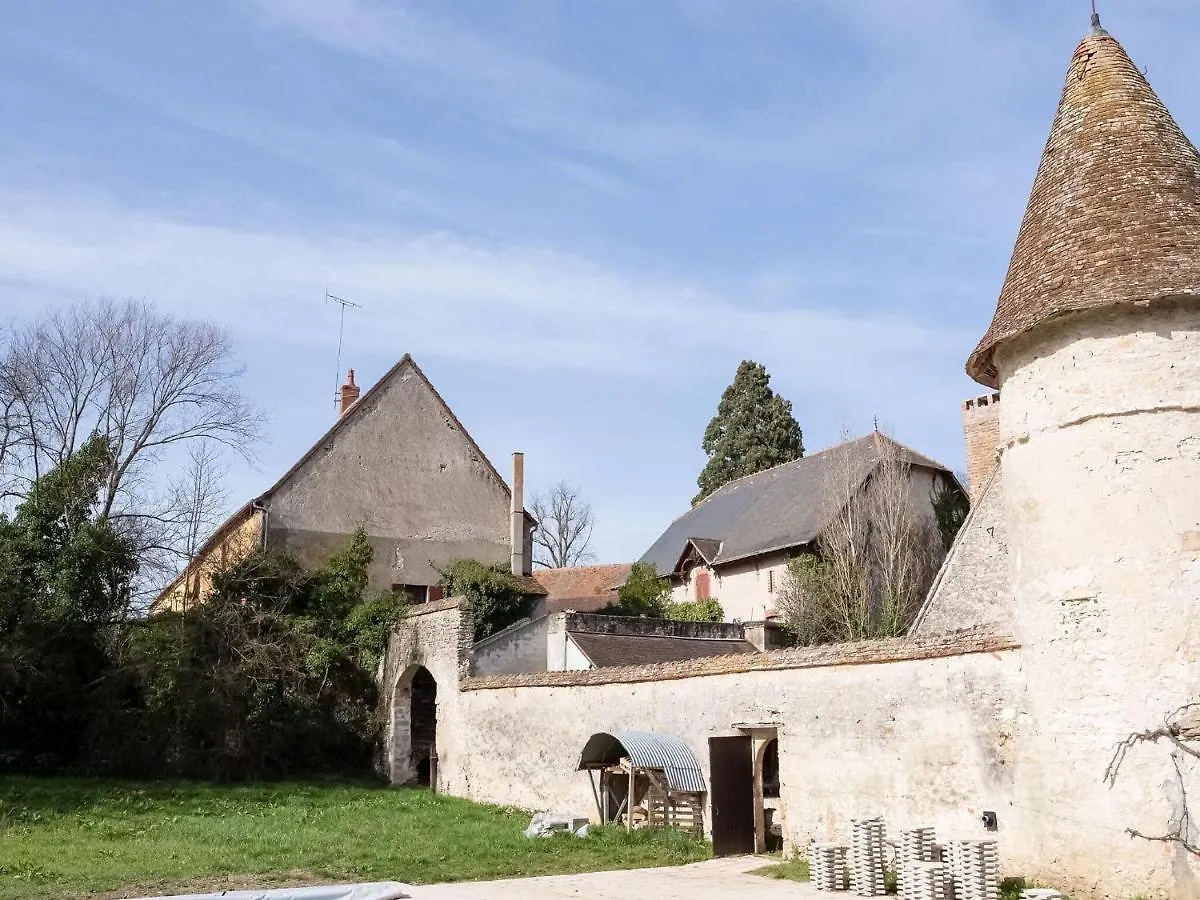 بيت للعطل فيلا Beautiful Castle In Le Veurdre With Private Pool فرنسا