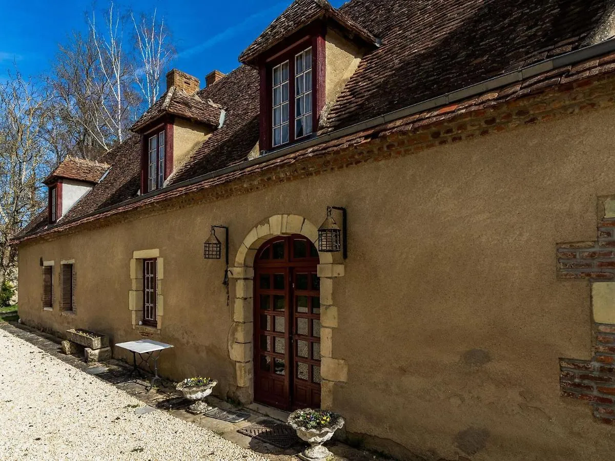 Holiday home Beautiful Castle In Le Veurdre With Private Pool Villa