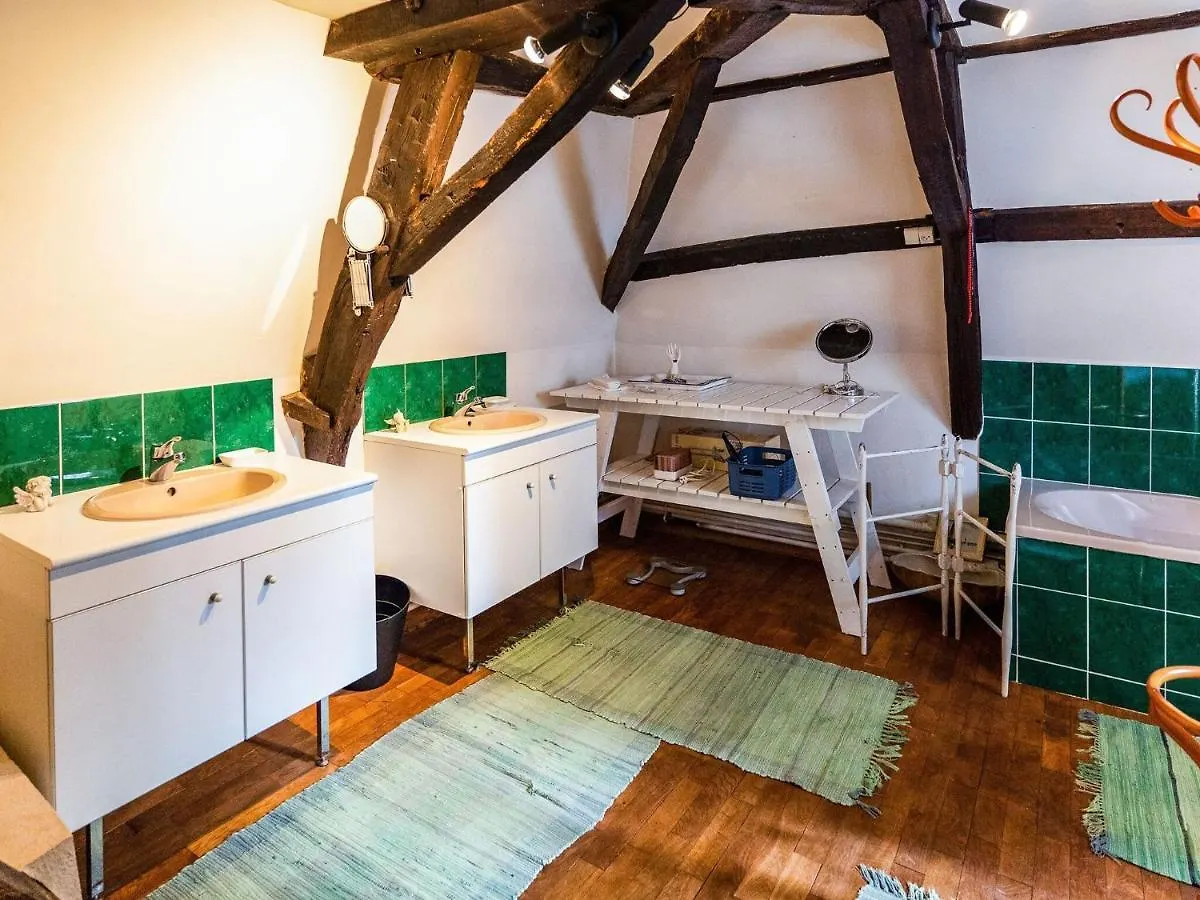 Holiday home Beautiful Castle In Le Veurdre With Private Pool Villa