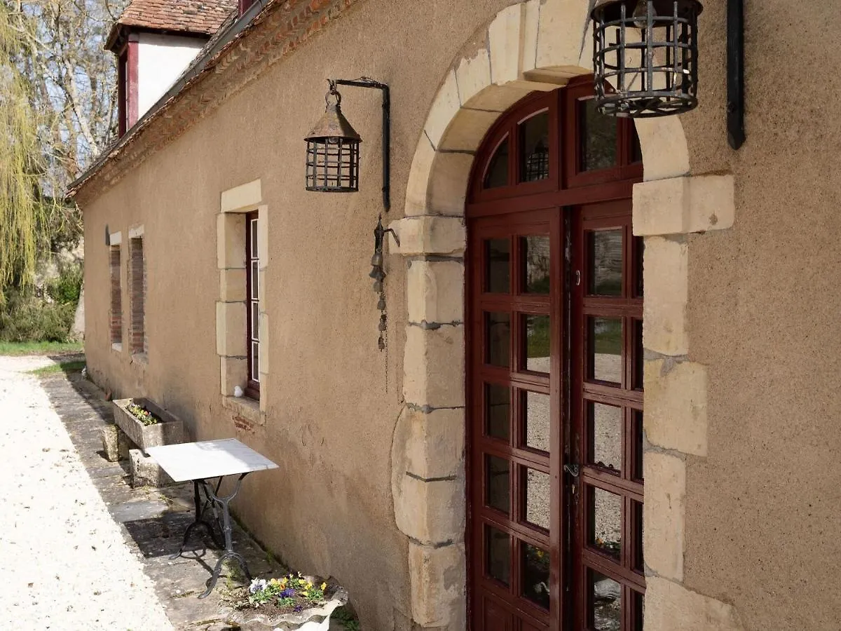 Holiday home Beautiful Castle In Le Veurdre With Private Pool Villa